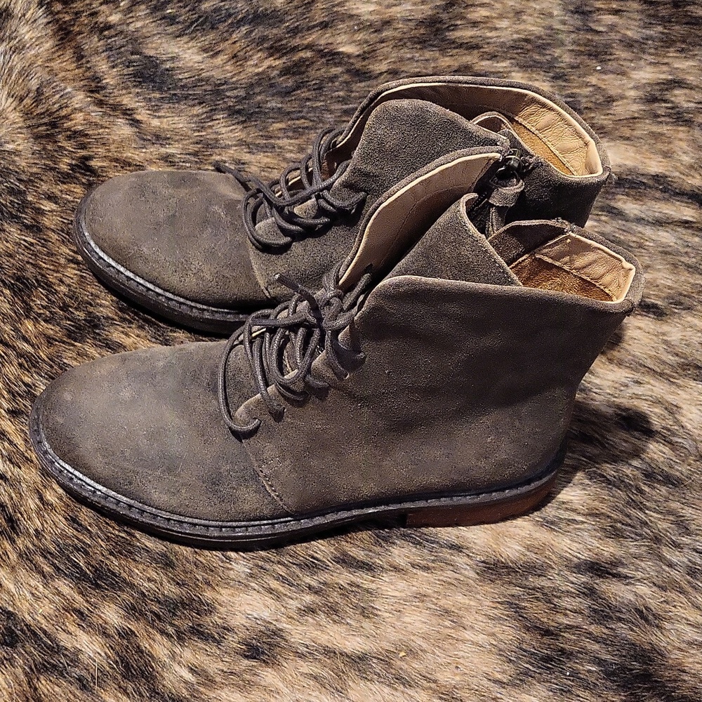 Sofft lace front , zip up boots